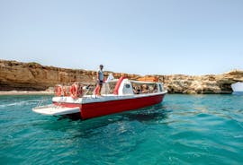 Paseo en barco desde Rethymno hasta las cuevas piratas de Creta con Dolphin Cruises Crete DOLPHIN EXPRESS IV.