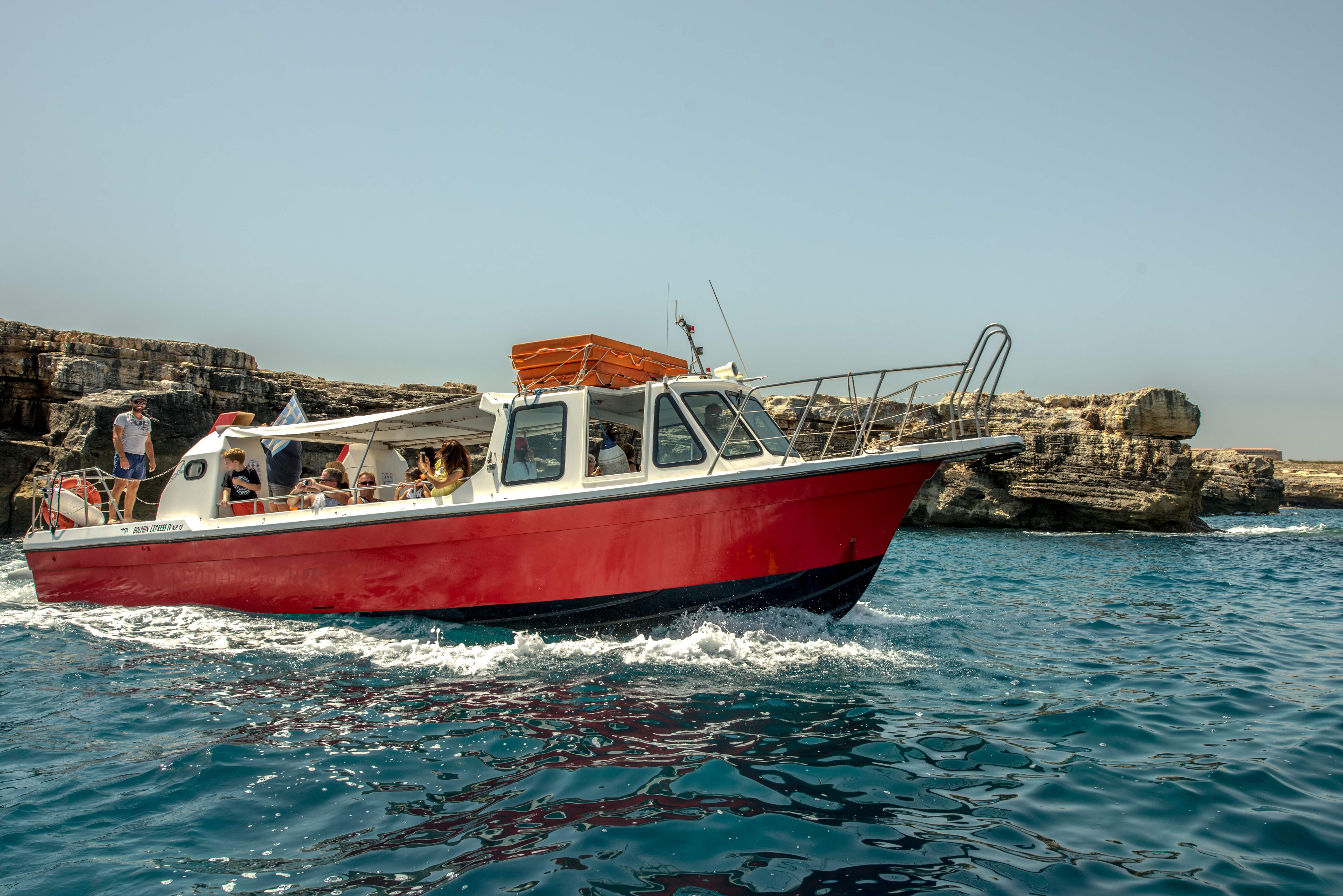 Bootstour von Rethymno zu den Piratenhöhlen auf Kreta mit Dolphin Cruises Crete DOLPHIN EXPRESS IV.
