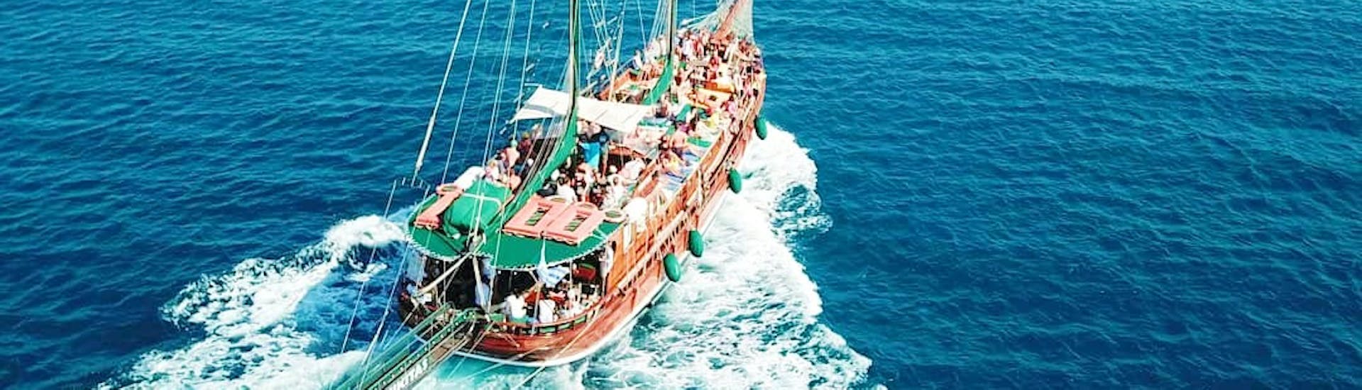 Mensen tijdens de zeilboottocht naar Pserimos, Kalymnos & Plati met lunch met Nikitas Cruise Kos Island.