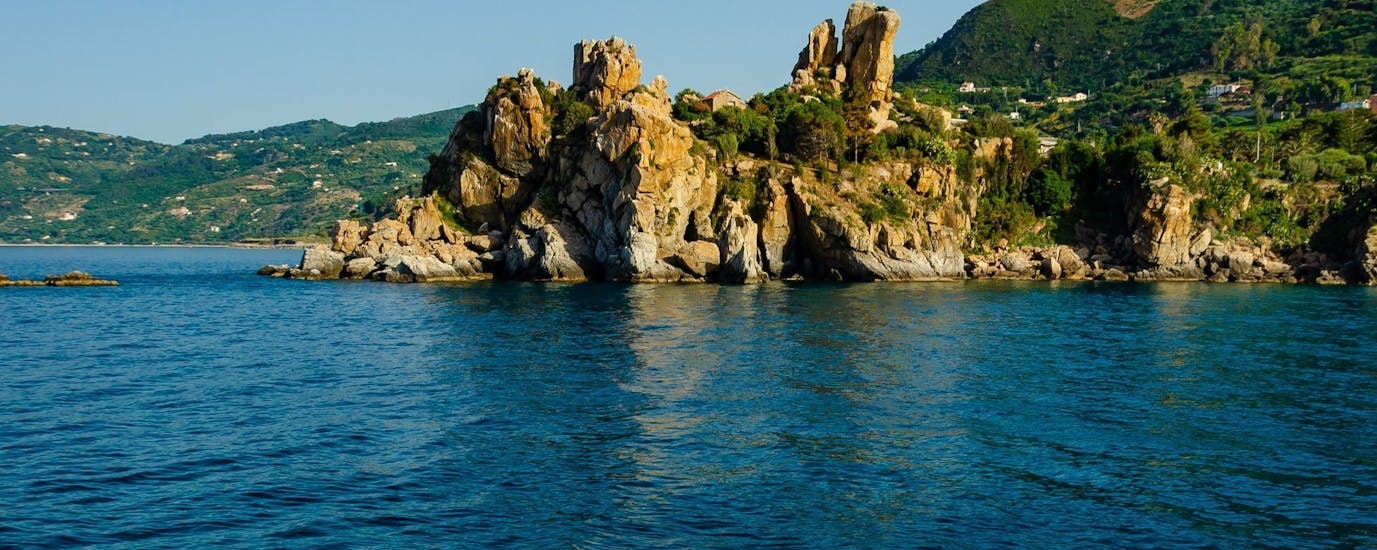 Picture of the Coast of Cefalù taken from a RIB boat from Marina Yachting Cefalù of the RIB boat rental service up to 7 people.