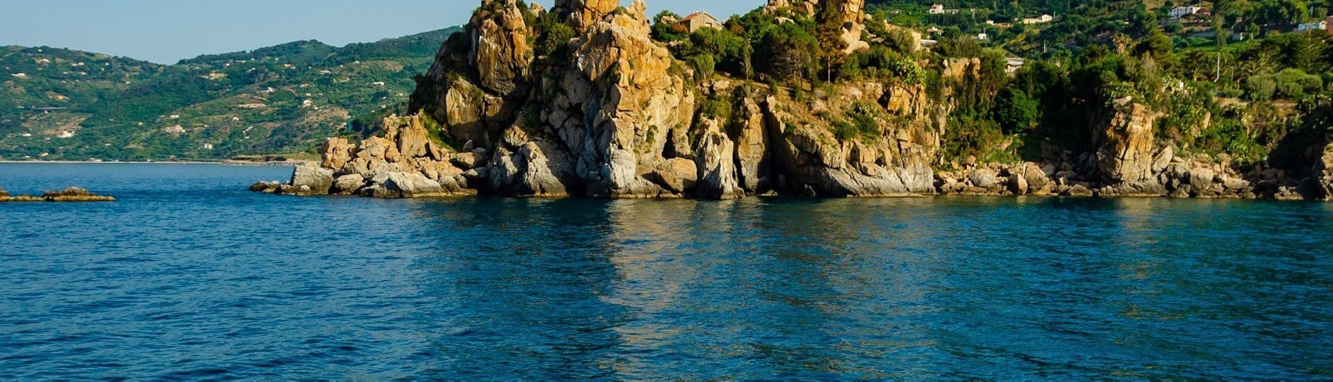 Picture of the Coast of Cefalù taken from a RIB boat from Marina Yachting Cefalù of the RIB boat rental service up to 7 people.