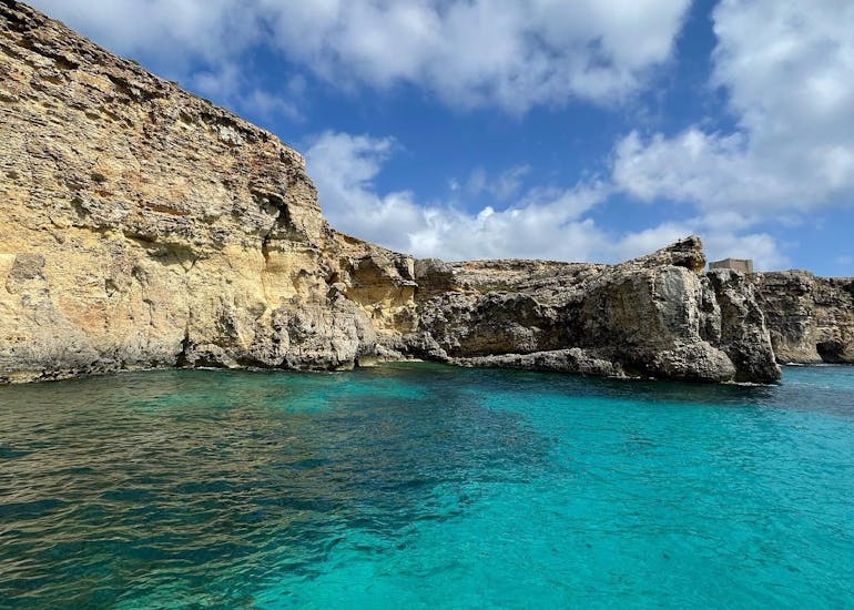 The stunning coast of Comino can be admired during our Speedboat Rental in Mellieha.