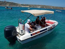 Unser Speedboot ist bereit für ein neues Abenteuer während des Speedboot-Verleih in Mellieha mit Oh Yeah Malta