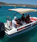 Notre bateau est prêt pour une nouvelle aventure lors de la Location de bateau à Mellieha avec Oh Yeah Malta.