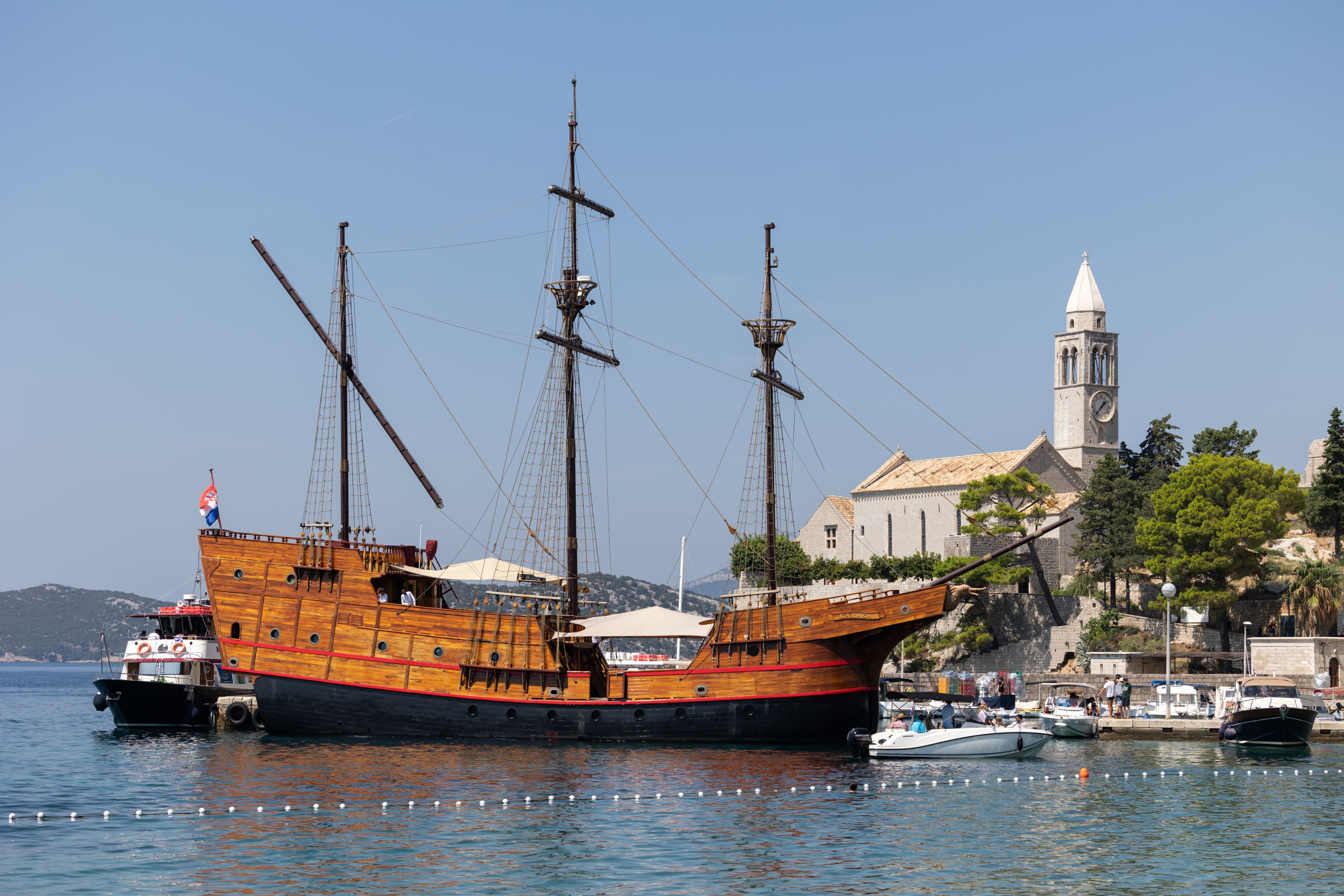 Paseo en barco desde Dubrovnik alrededor de las islas Elaphiti con Karaka Dubrovnik.