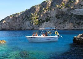 Familie während des Bootsverleihs auf der Insel Kos (bis zu 5 Personen) mit dem Water Club Poseidon Kos.