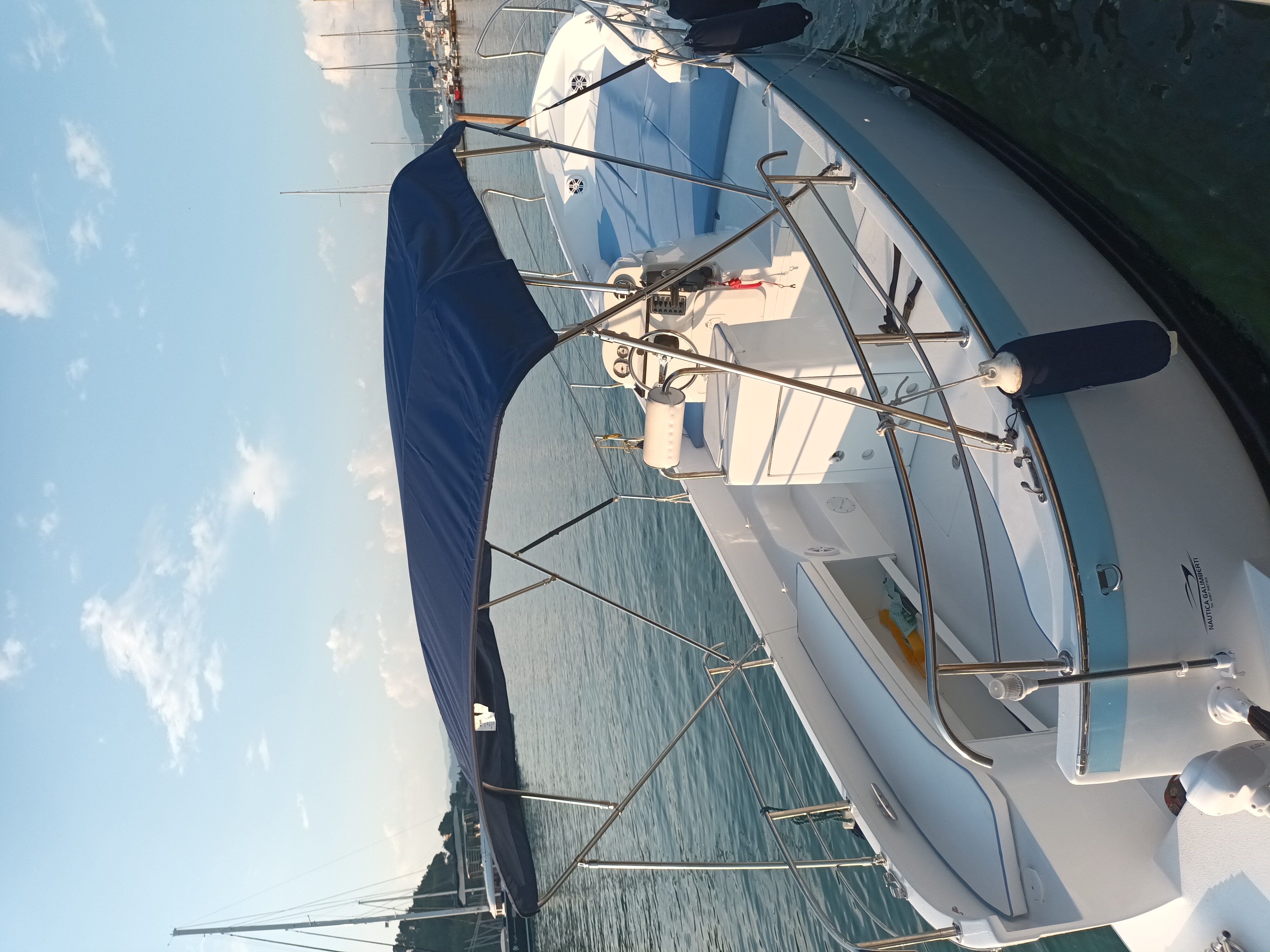 La nostra barca durante la Gita in gommone a Porto Venere con snorkeling con Nautical Rent Boat Tour Portovenere.