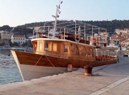 Balade en bateau vers les 3 îles avec déjeuner avec Dubrovnik Boat Tours.