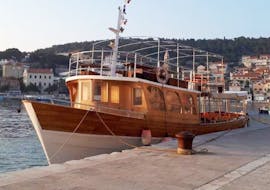 A boat at the harbor before the boat trip the Elaphiti Islands with Dubrovnik Boat Tours.