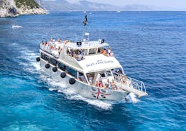 Our boat is headed to Cala Mariolu during the Boat Trip in the Gulf of Orosei with Dovesesto Cala Gonone.