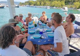 Gita in barca da Porto Venere intorno alle isole Palmaria e Tino con pranzo con Maragià  Boat Tour Porto Venere.