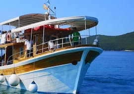 The boat used for the boat trip to Krka National Park with lunch with Avalon Yachting is in Šibenik harbour.