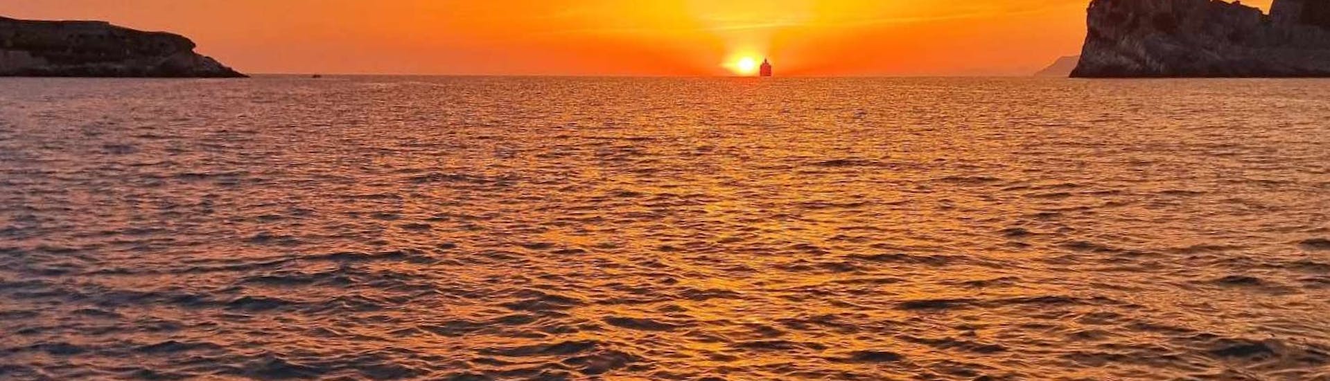 Bootstour bei Sonnenuntergang entlang der Küste von Porto Venere.