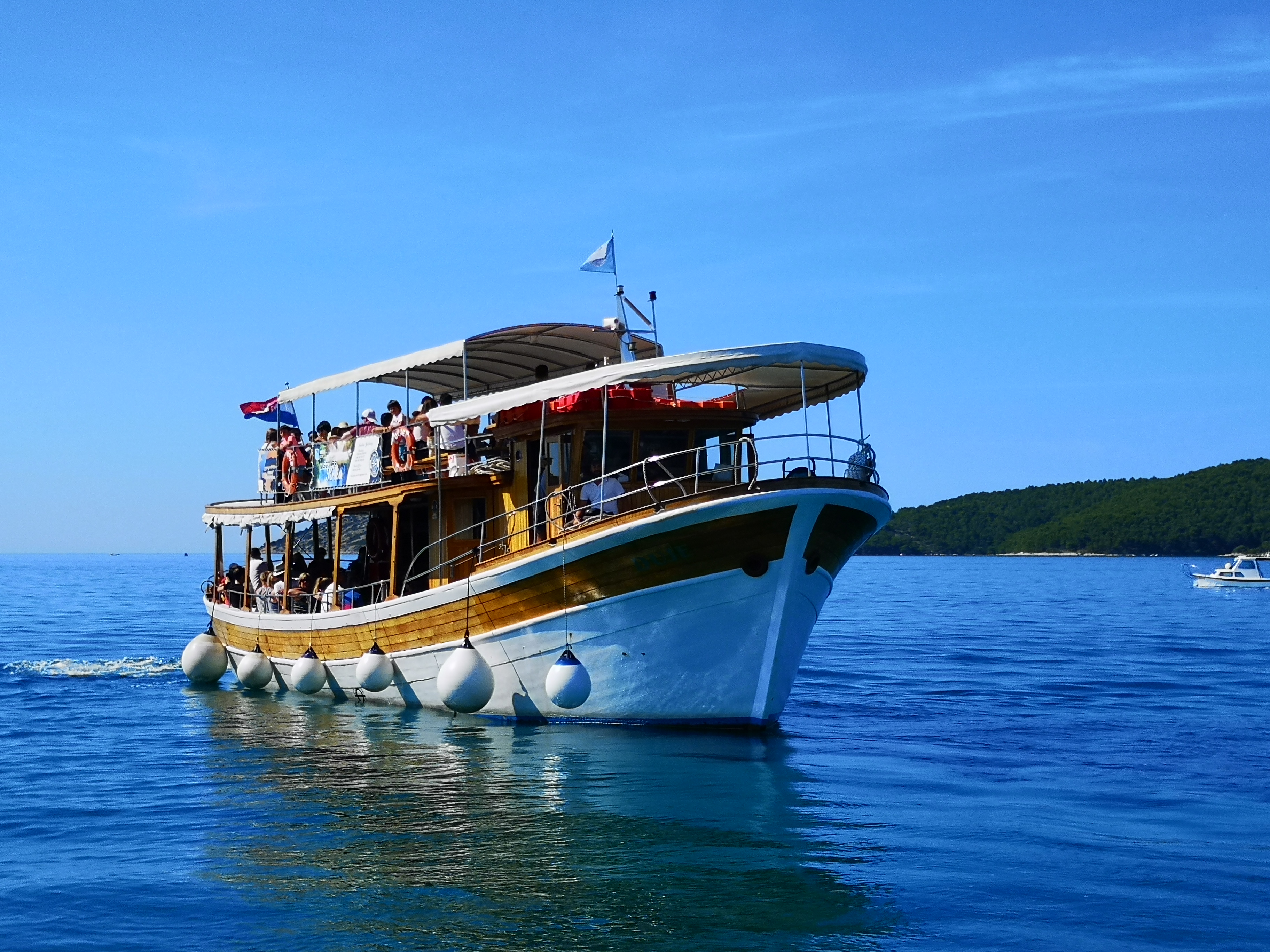 Bootsausflug in den Nationalpark Kornati mit Mittagessen und Getränk mit Avalon Yachting Šibenik .