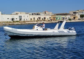 Foto di un gommone del servizio noleggio gommoni di Sea Star Marsala fino a 10 persone con patente.