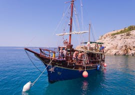 Gita in barca alle Isole Kormat e Plavnik con soste per nuotare con Otac Roko Krk.