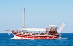Des personnes participent à une Balade en bateau d'époque à Rovinj & Vrsar avec BBQ avec  Santa Maria Boat Cruises.