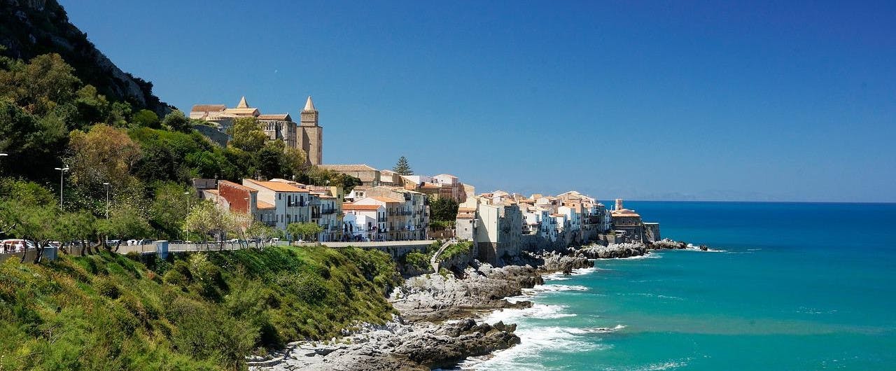 Boottocht van Cefalù met zwemmen & toeristische attracties.