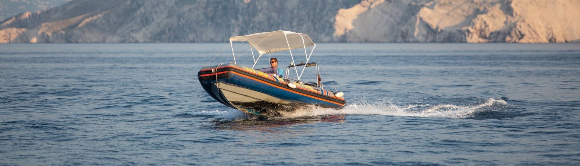 Man enjoying the Marlin 480 boat, from King Rent a Boat and Semi-Submarine.
