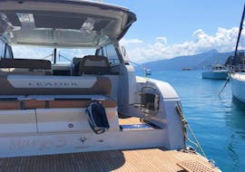 Foto di parte del nostro lussuoso yacht scattata durante una gita in yacht privata da Cefalù a Filicudi e Alicudi con aperitivo con Margy Charter.