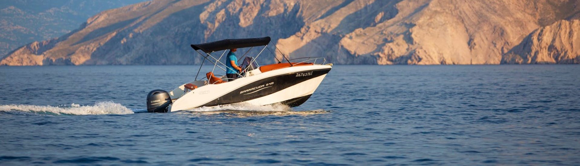 Man enjoying the Barracuda 545 boat, from King Rent a Boat and Semi-Submarine.