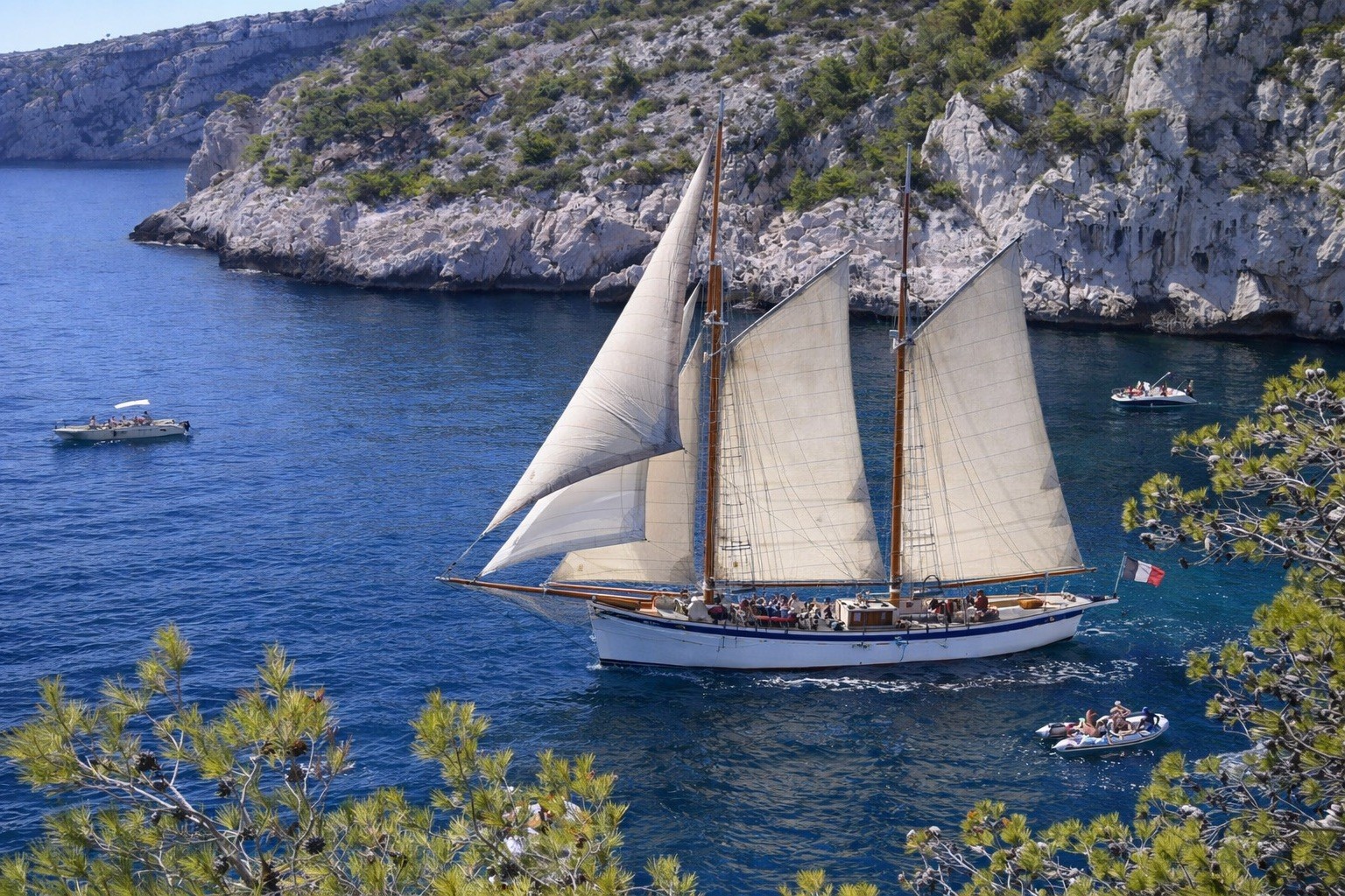 Segeltour zu den Calanques von Marseille mit Schnorcheln.