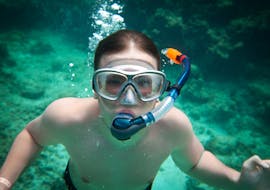 A participant dives underwater on a snorkelling trip by boat to Pserimos Island from Kos with Liamis Dive Center.