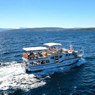 Nuestro barco se dirige a Grgur durante el paseo en barco desde Punat a 4 islas con More Tours Punat.