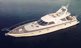 Die luxuriöse Idigo Yacht während der Private Luxus-Yacht-Tour nach Folegandros, Sikinos, Polyaigos & Kimolos mit Indigo Yacht Milos.