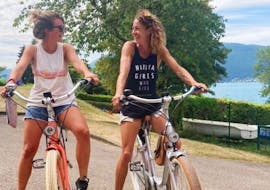 Two girls doing an E-Bike Hire around Lake Annecy with Aperitif with Cayoti Veyrier-du-Lac.
