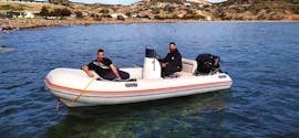 RIB Bootverhuur vanuit Agia Kiriaki rond Milos (tot 8 personen) met Indigo Yacht Milos.