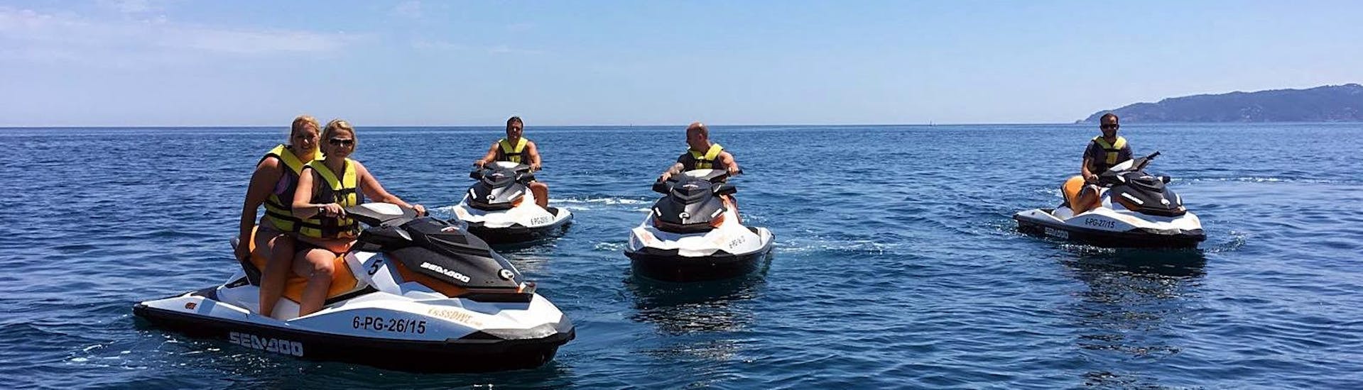 A family has fun during our Jet Ski Safari along the coast of Platja d'Aro in Sant Feliu de Guíxols with Lassdive.