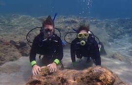 2 divers discover a reef on the PADI Scuba Diver course in Pernera for beginners with Taba Diving Cyprus.