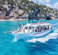 Photo of our comfortable boat during a boat trip from Cala Gonone along the Gulf of Orosei with an aperitif with Dovesesto Cala Gonone.