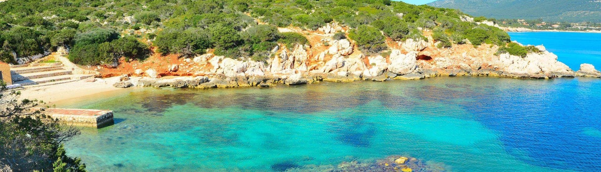 One of the most beautiful beaches on the Coral Riviera can be visited during our boat trip from Alghero to the Caves of Neptune with lunch with Navisarda Alghero.
