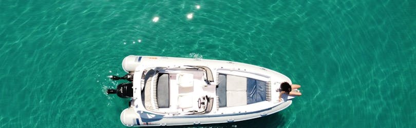 Bird's-eye view of the motorboat used in the private boat trip around Zakynthos with turtle spotting with Serene Private Cruises.