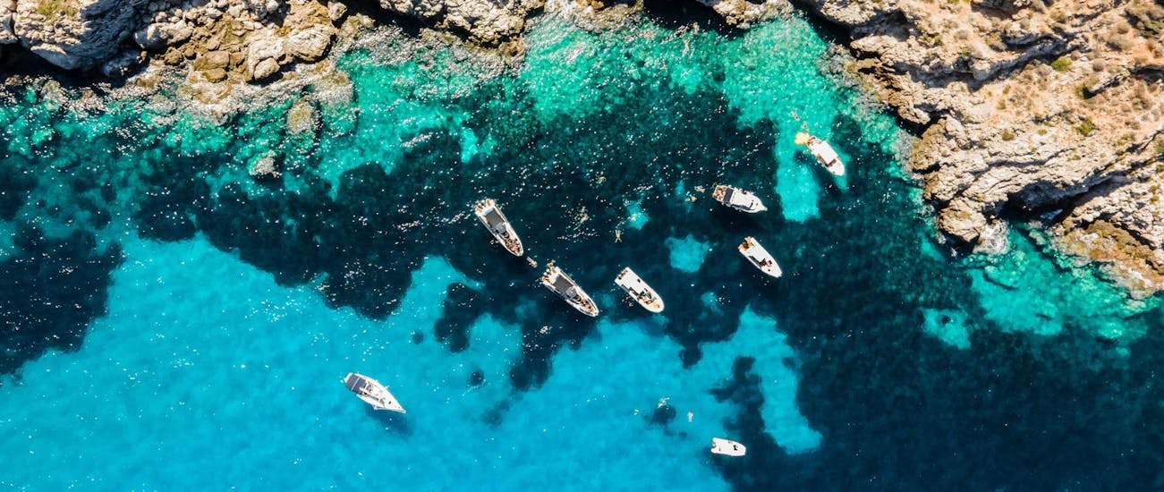 Breathtaking view from above of part of the Egadi archipelago coastline, which can be visited with our RIB boat rental in Favignana and Levanzo (up to 6 persons) with Egadi Holiday Service.