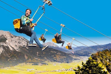 Vier Personen während der Zipline auf dem Stoderzinken in Gröbming mit Zipline Stoderzinken.