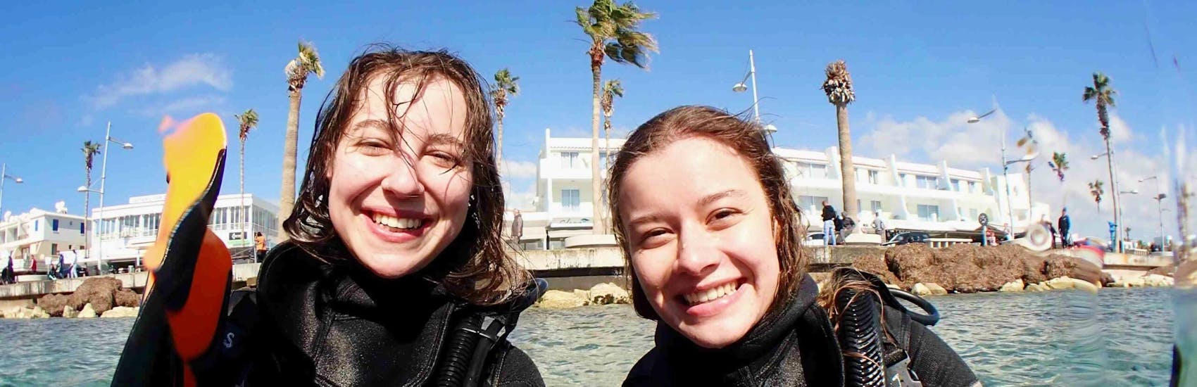 Two girls are doing a PADI Discover Scuba Diving in Paphos with Cydive Paphos.