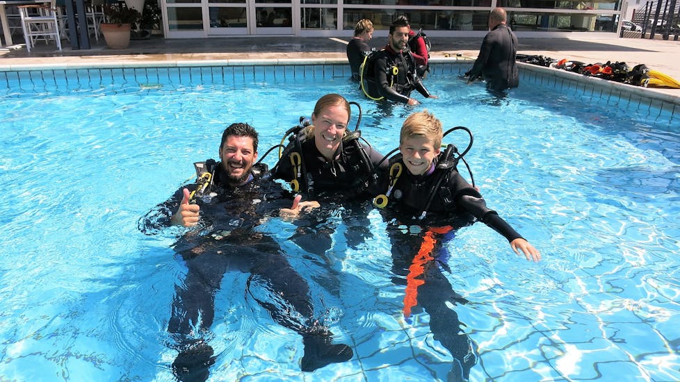 People are doing a PADI Open Water Diver Course in Paphos in Cyprus for Beginners with Cydive Paphos.