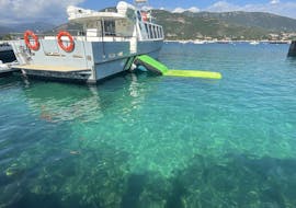 Balade en bateau à Piana avec Baignade avec Isula Croisières Corse.
