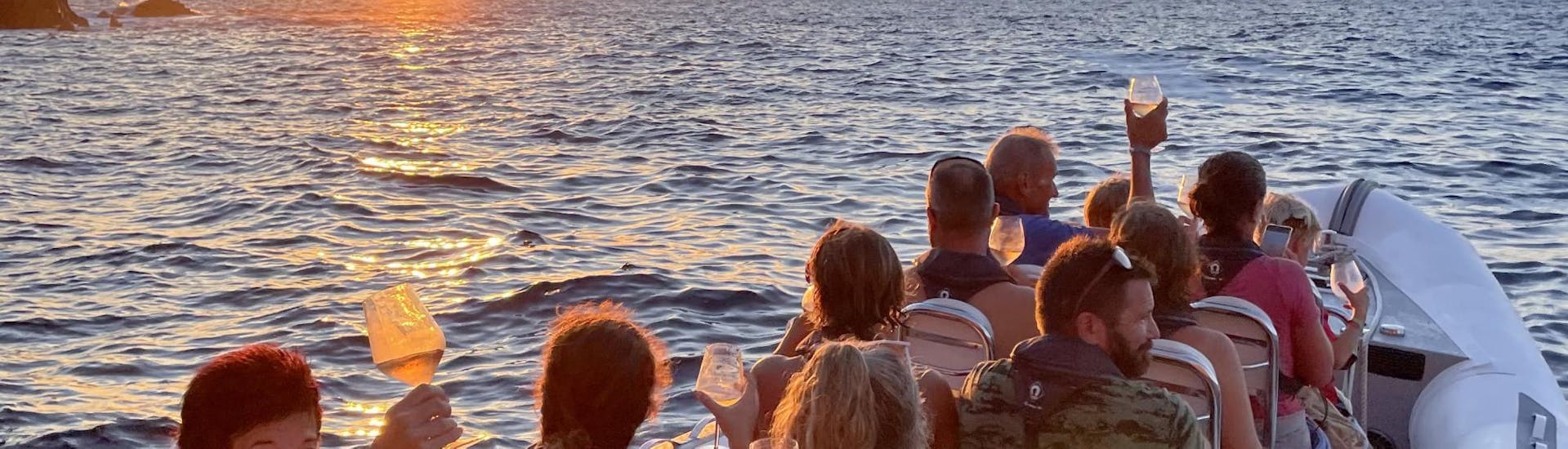 Gita in barca da Cargèse a Calanche di Piana al tramonto e visita turistica.