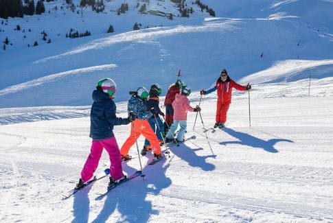 Picture of a group of children with their monitor during Kids Ski Lessons (6-12 y.) "Privilege 8" with ESF Courchevel 1650.