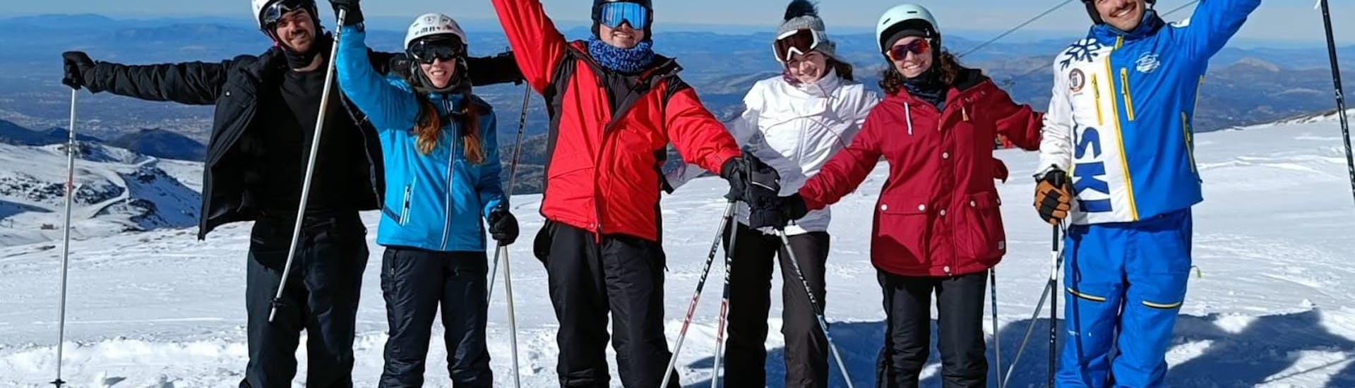 Clases de esquí particulares para adultos de todos los niveles (desde 13 años).