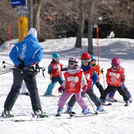 A group of kids skiing with the instructor during the Kids Ski Lessons (4-5 y.) for Beginners with Scuola Italiana Sci Folgaria-Costa.