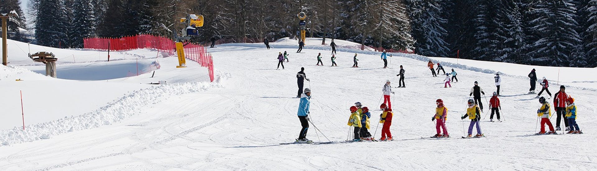 Pista innevata dove avvengono le Lezioni di sci per bambini (4-5 anni) per principianti con la Scuola Italiana Sci Folgaria - Serrada.