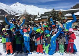 Kids having fun during the Kids Ski Lessons (3-5 y.) for Beginners with Silvaplana Top Snowsports.