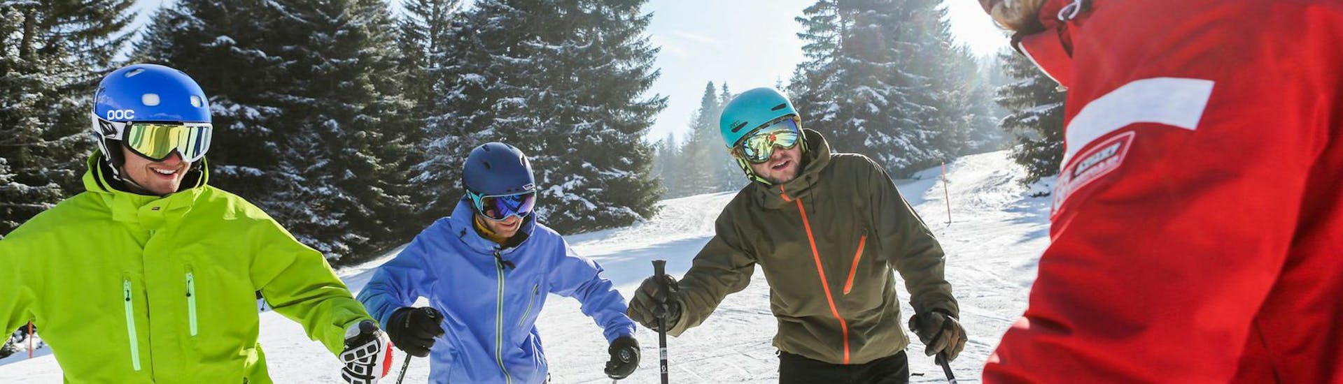 Clases de esquí para adultos a partir de 16 años con experiencia.