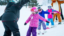 Image of kids enjoying the Kids Ski Lessons (4-12 y.) for Beginners with Ski School Monte Bianco Courmayeur.