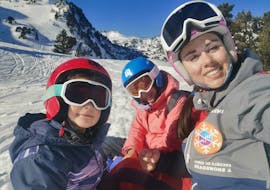 Kindersnowboardlessen (6-16 j.) van alle niveaus - Hele dag met Ski Life Escuela de Esquí Baqueira.
